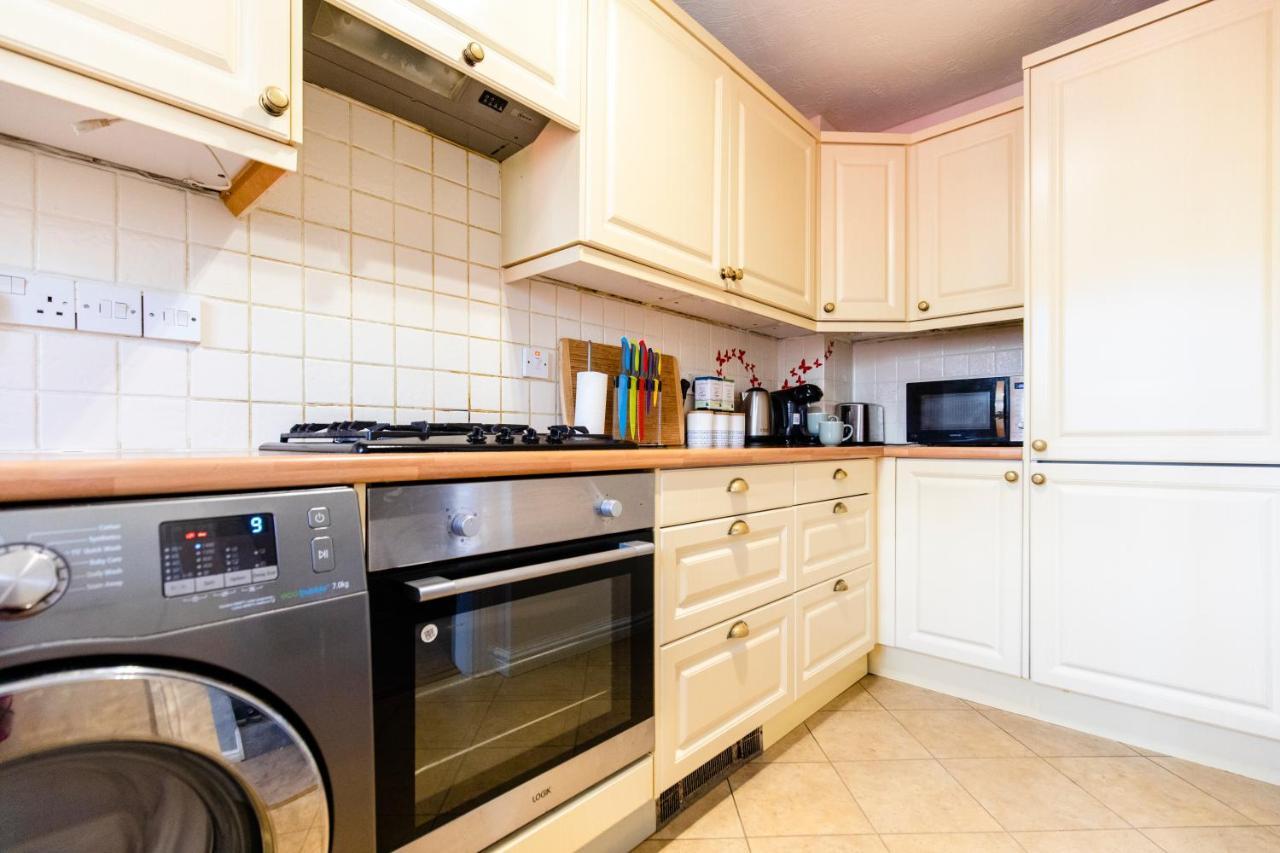 Chichester Retreat House With Free Parking المظهر الخارجي الصورة