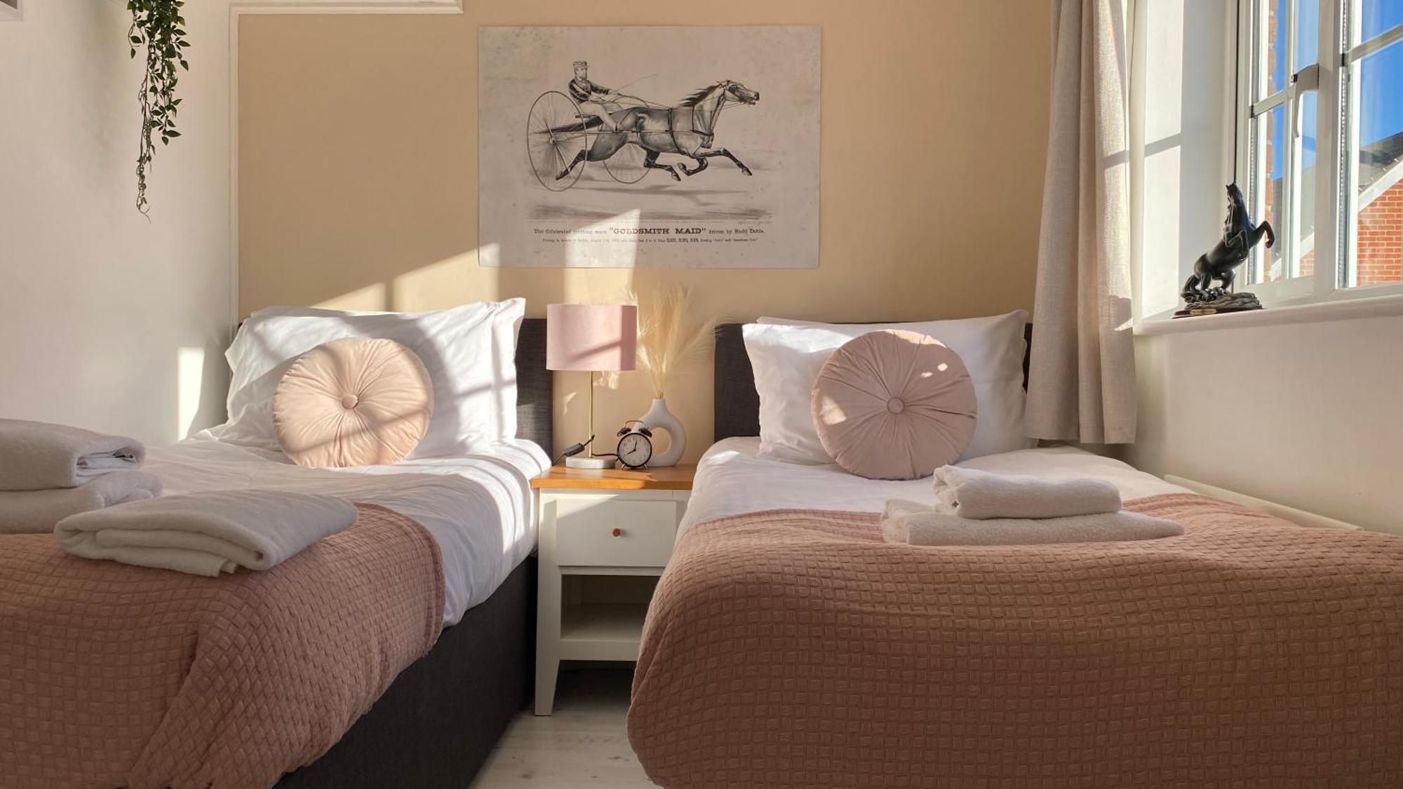 Chichester Retreat House With Free Parking المظهر الخارجي الصورة