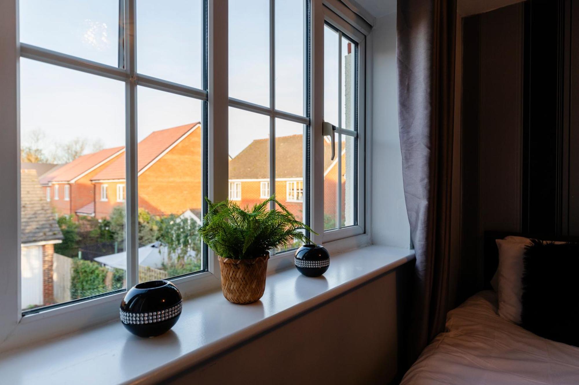 Chichester Retreat House With Free Parking المظهر الخارجي الصورة