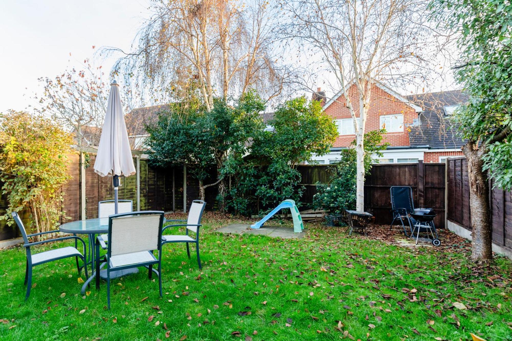 Chichester Retreat House With Free Parking المظهر الخارجي الصورة
