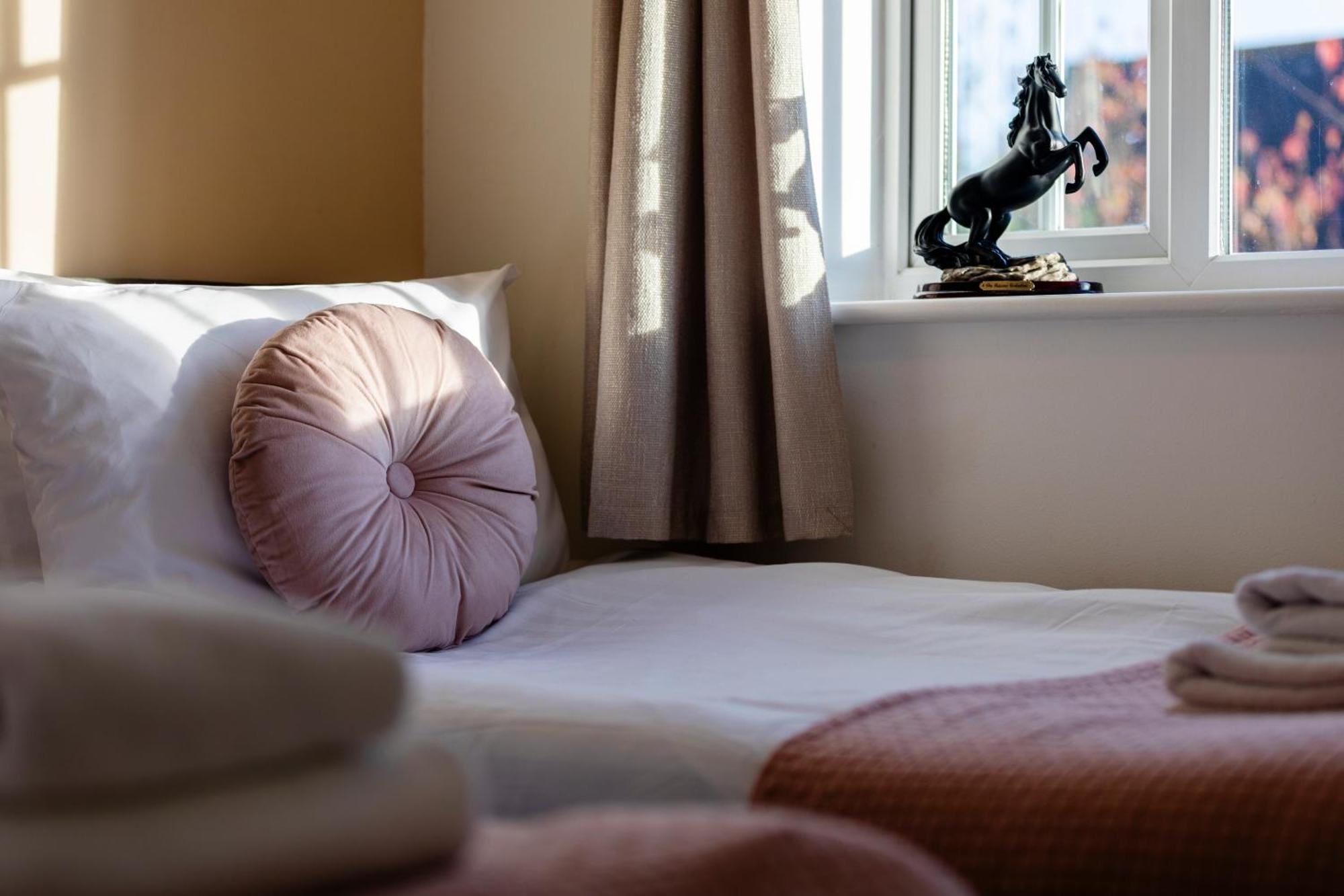 Chichester Retreat House With Free Parking المظهر الخارجي الصورة