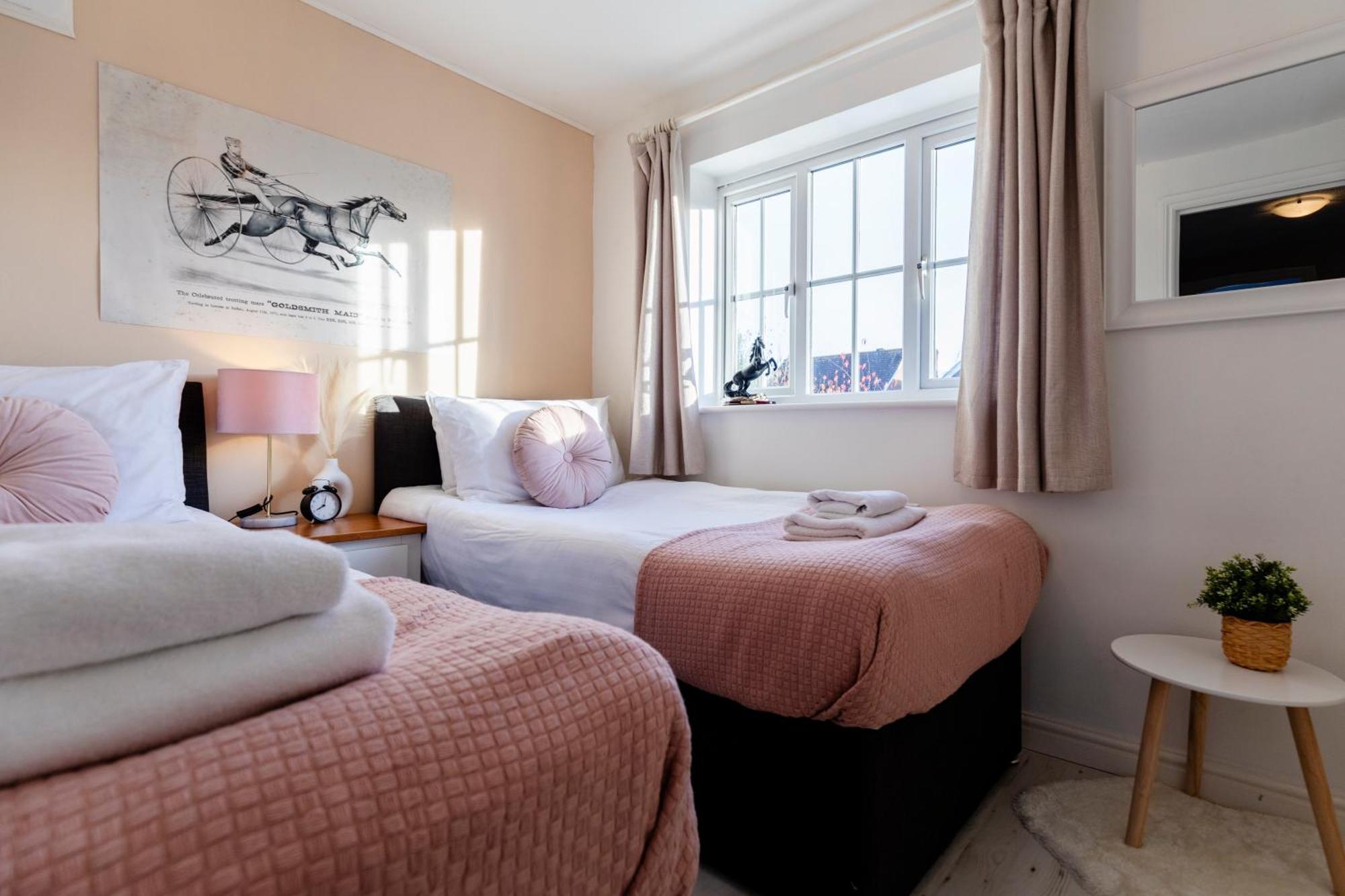 Chichester Retreat House With Free Parking المظهر الخارجي الصورة